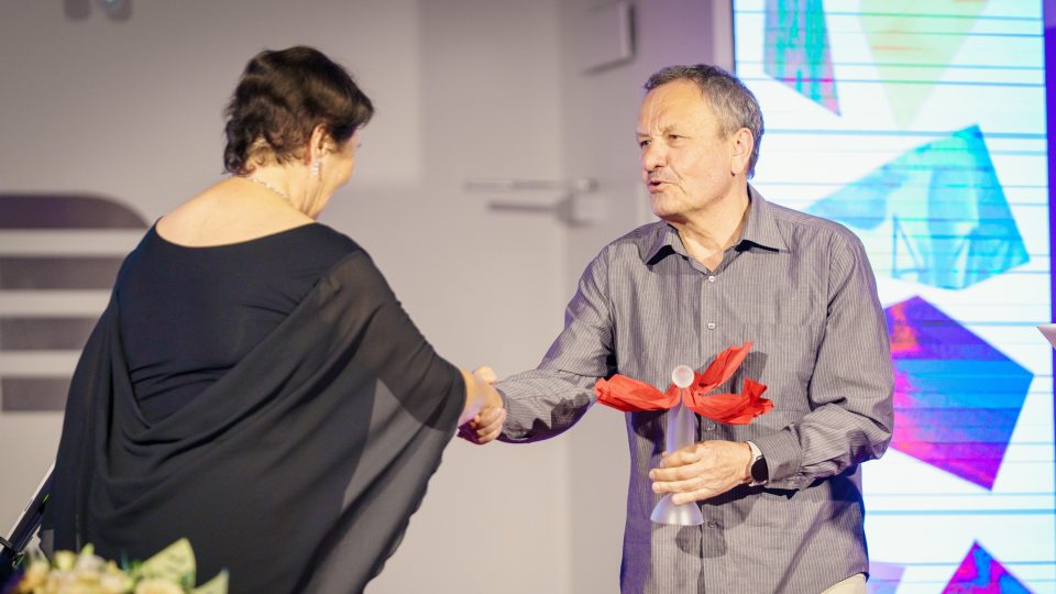 Slavnostní zahájení festivalu Prix Bohemia Radio, Cenu Hany Maciuchové převzal herec a režisér Miroslav Krobot | foto: Matěj Hošek, Český rozhlas Slavnostní zahájení festivalu Prix Bohemia Radio, Cenu Hany Maciuchové převzal herec a režisér Miroslav Krobot