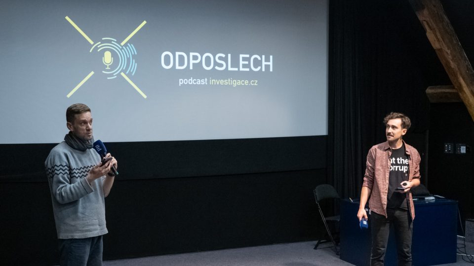 ODPOSLECH | investigace.cz je týdenní investigativní podcast, ve kterém novináři jako Petr Gojda nebo Josef Šlerka rozkrývají pozadí kauz – od off-shorových sítí po špionážní software. | foto: Khalil Baalbaki, Český rozhlas ODPOSLECH | investigace.cz je týdenní investigativní podcast, ve kterém novináři jako Petr Gojda nebo Josef Šlerka rozkrývají pozadí kauz – od off-shorových sítí po špionážní software.