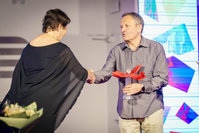Slavnostní zahájení festivalu Prix Bohemia Radio, Cenu Hany Maciuchové převzal herec a režisér Miroslav Krobot | foto: Matěj Hošek, Český rozhlas Slavnostní zahájení festivalu Prix Bohemia Radio, Cenu Hany Maciuchové převzal herec a režisér Miroslav Krobot