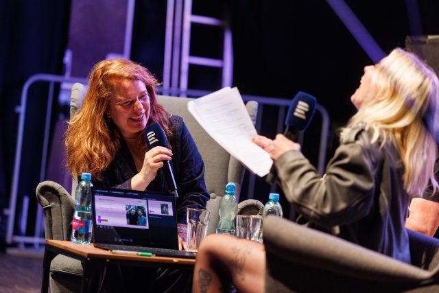 Buchty čtou o mordech z vášně.  (Zuzana Fuksová a Ivana Veselková) | foto: Jiří Šeda,  Český rozhlas Buchty čtou o mordech z vášně. (Zuzana Fuksová a Ivana Veselková)